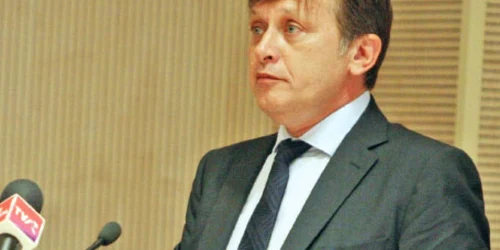 Crin Antonescu, acuzat de PSD că încearcă apropierea de PDL