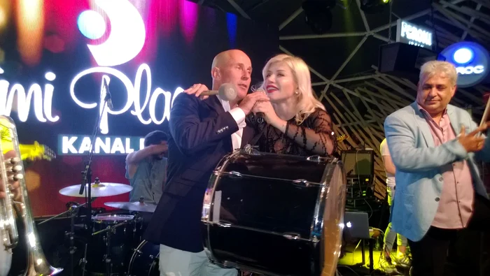 Mugur şi Lori cântă pe aceeaşi scenă