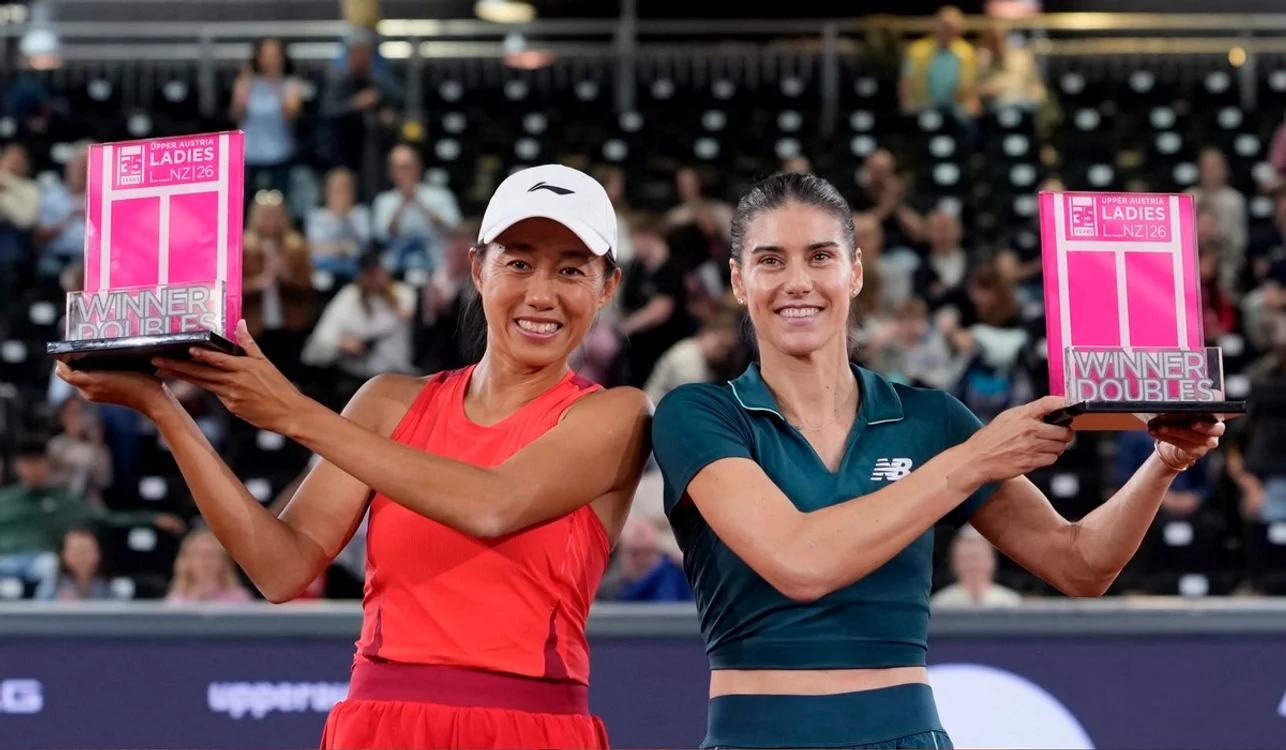 Sorana Cîrstea (dreapta), campioană la dublu în Linz, Austria (FOTO: Facebook/WTA)