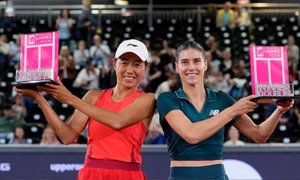 Sorana Cirstea si jucatoarea chineza Shuai Zhang, campioana la Linz la dublu (Facebook WTA) jpg
