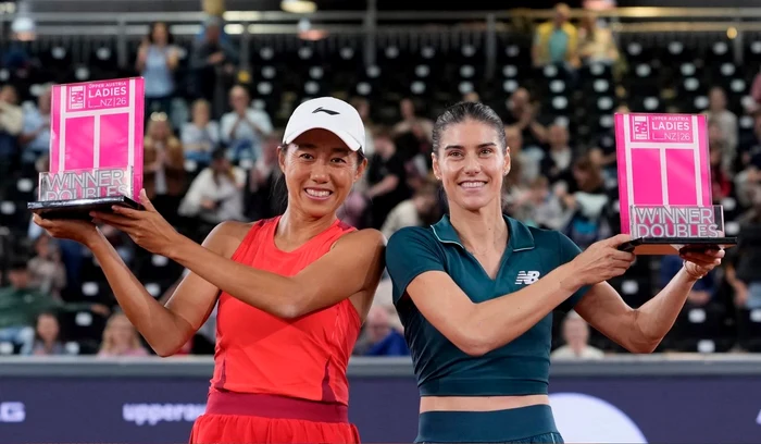 Sorana Cîrstea (dreapta), campioană la dublu în Linz, Austria (FOTO: Facebook/WTA)