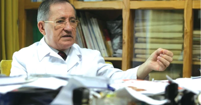 Academicianul studiază în Bucureşti de la vârsta de 10 ani, când a plecat de acasă, de la Horezu, la îndemnul tatălui său