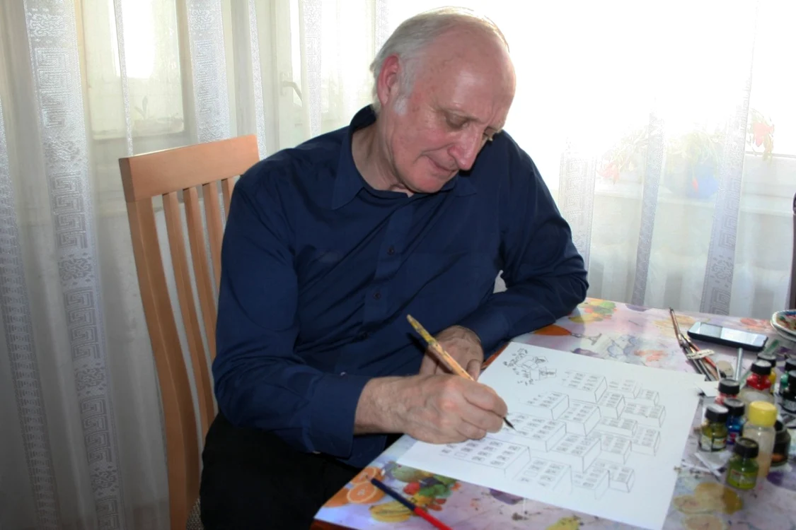 Caricaturistul Constantin Pavel, la biroul de lucru  FOTO: Ştefan Borcea