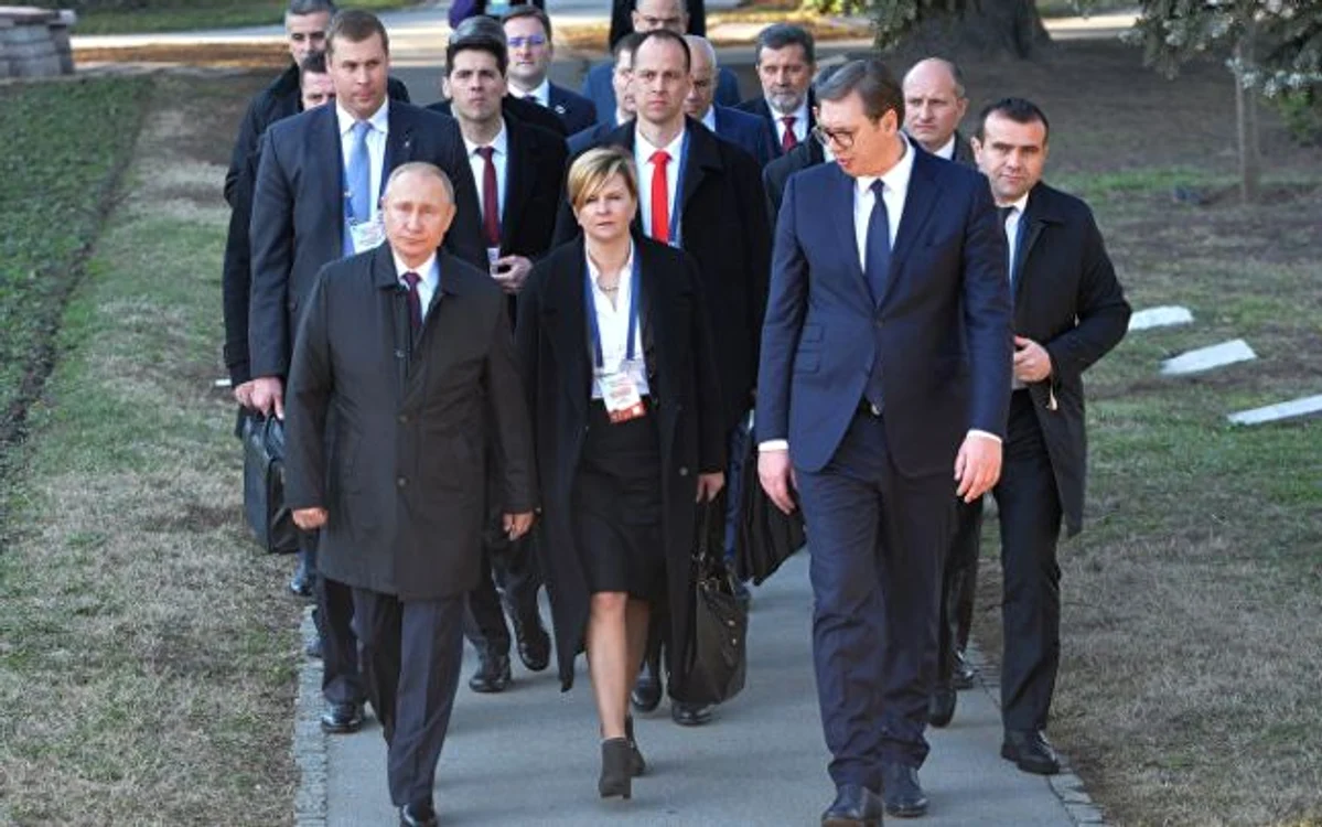 Preşedintele rus Vladimir Putin şi omologul său sârb Aleksandr Vucici