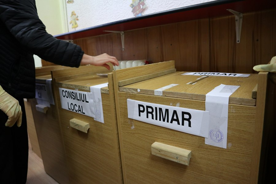 Acţiunea Flotanţii pentru alegerile locale. Masa de vot, asigurată de alegători de import. Bihorul anunţă controale cu Poliţia