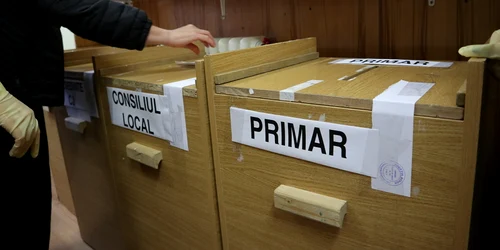 Candidatii inscrisi in competitia electorala isi asigura deja voturile a inceput actiunea flotantii foto bihoreanul JPG