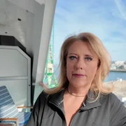 o femeie din sua vorbeste despre viata pe croaziera captura video youtube  Living On Cruise Control png
