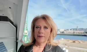 o femeie din sua vorbeste despre viata pe croaziera captura video youtube  Living On Cruise Control png