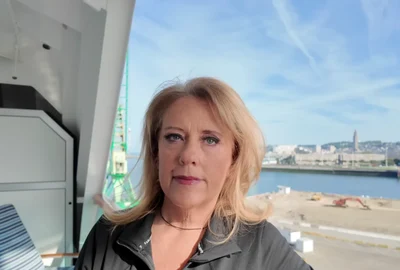o femeie din sua vorbeste despre viata pe croaziera captura video youtube  Living On Cruise Control png