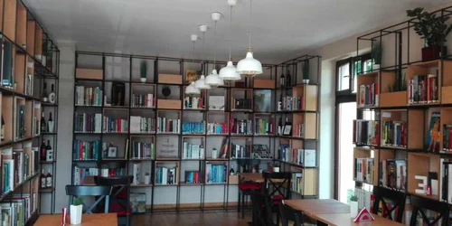 cafenea-biblioteca bookla cluj foto