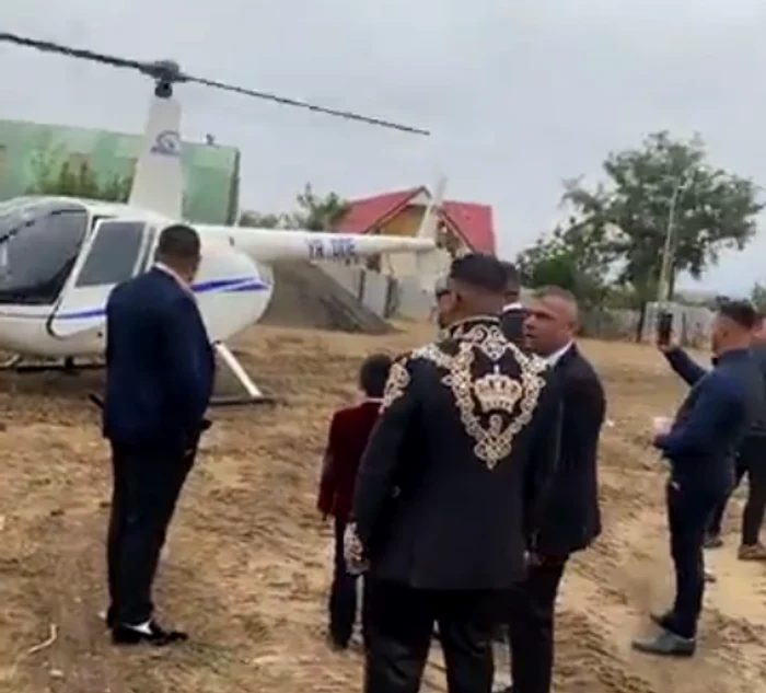 Nașul a aterizat cu elicopterul