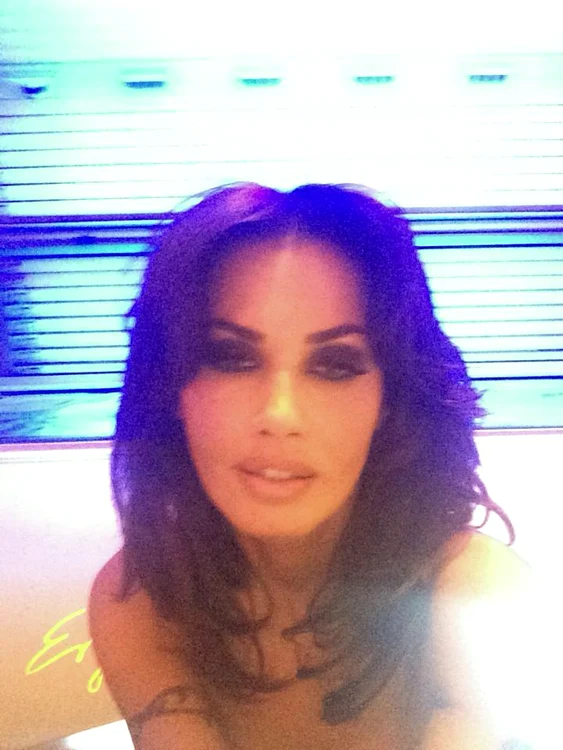 
    Oana exagerează cu solarulFoto: Facebook  