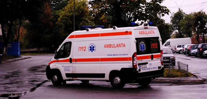 Victimele au fost aduse cu două ambulanţe la spital