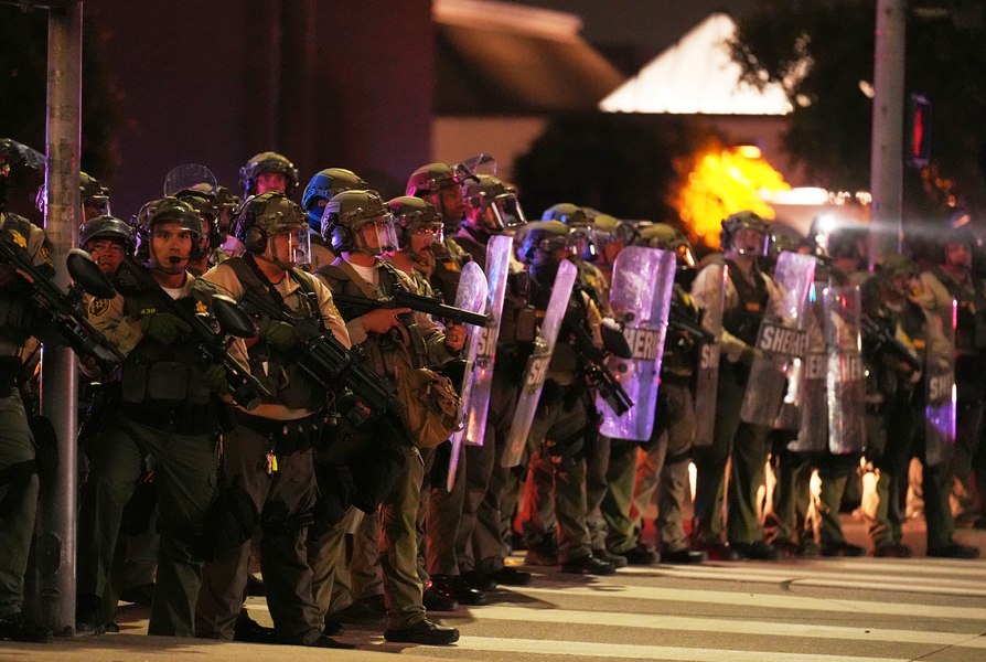 Parada militară aniversară a Armatei SUA, umbrită de proteste