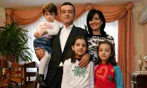 1 gigi becali si familia jpg jpeg