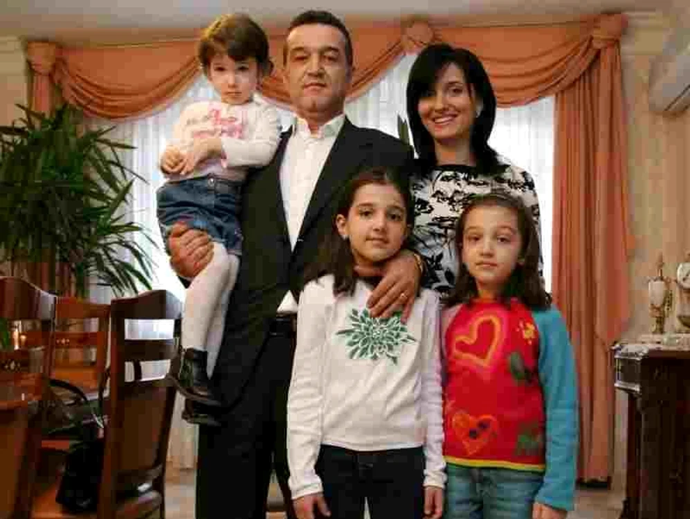 1 gigi becali si familia jpg jpeg