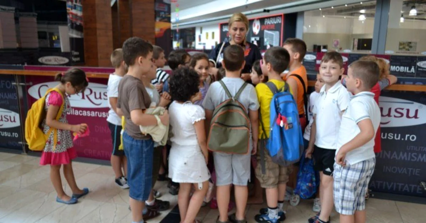 La activităţile proiectului pot participa copiii care doresc să dobândească noi cunoştinţe şi deprinderi în ceea ce priveşte conduita, buna-cuviinţă şi politeţea   FOTO   arhivă