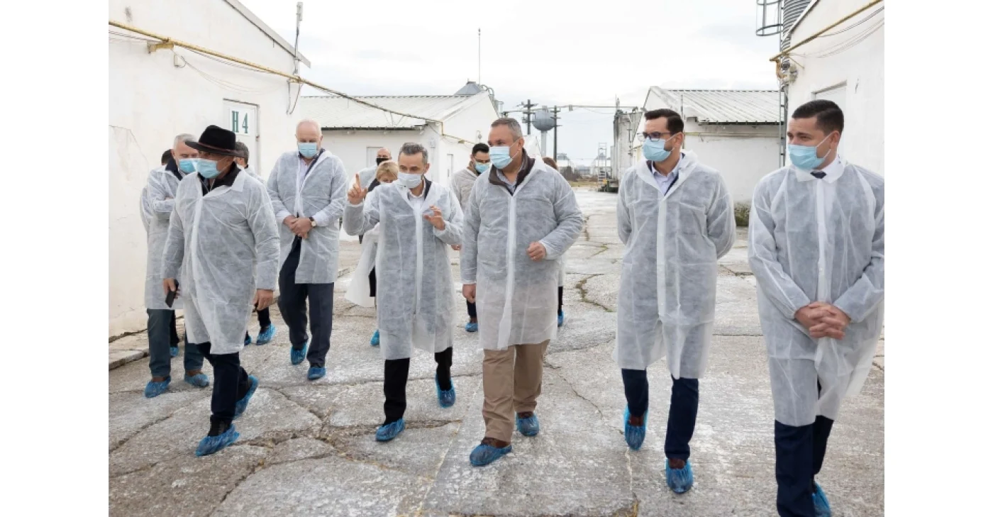 Vizita premierului Nicolae-Ionel Ciucă la două unităţi de producţie moderne din judeţul Vâlcea .FOTO: gov.ro