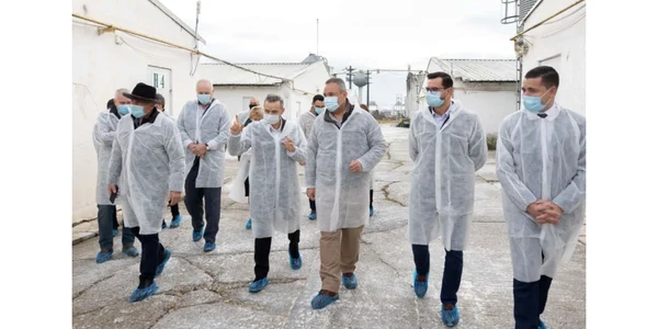 vizita premierului Ciuca la doua unitati de productie din valcea FOTO gov.ro