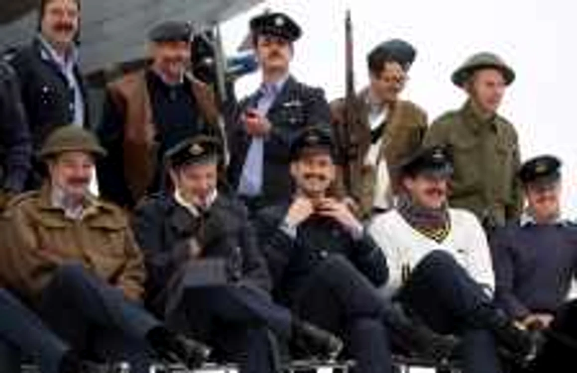 Membrii clubului ,,Air Mobility Wing“ celebrează Movember FOTO Getty Images