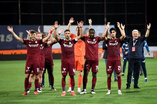 Clujenii au sărbătorit alături de suporteri calificareaFOTO: Sportpictures.eu