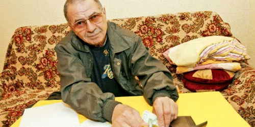 Românii numără banii rămaşi pentru mâncare numai după ce îşi plătesc întreţinerea casei  