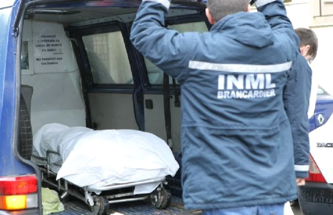 Ambulanta IML. FOTO Arhivă