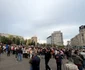 Manifestanții au venit cu diferite mesaje de sprijin pentru actualul premier / foto: Știrile Pro TV