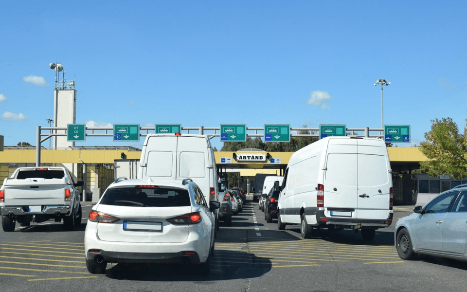 MAE: Atenţionare de călătorie în  Ungaria! Restricţii de circulaţie pentru camioanele de mare tonaj