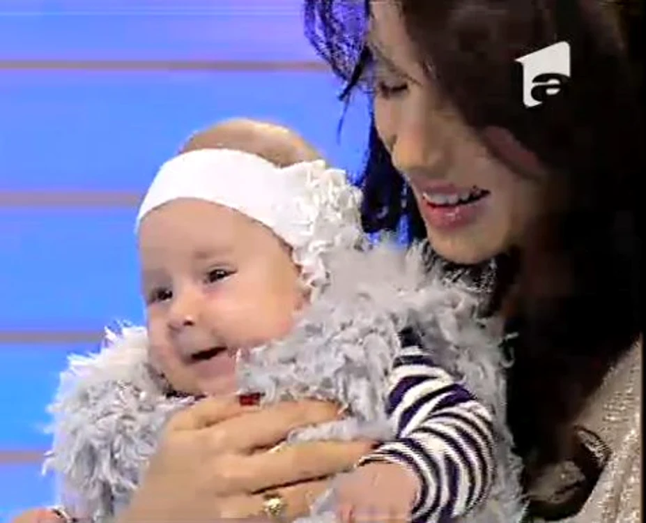 
    Ramona Lăzuran şi Maya, fetiţa ei!  