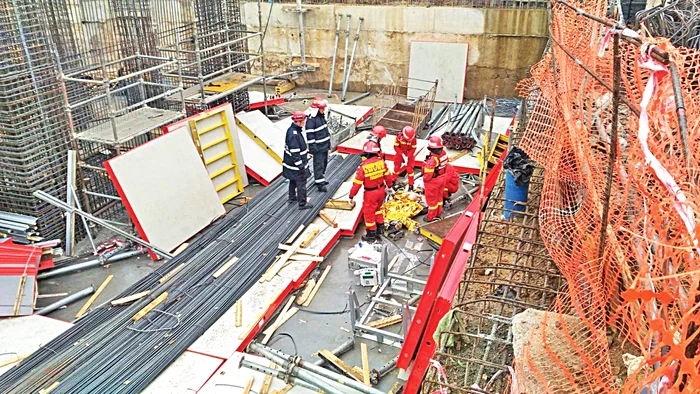 
    Inspectorii ITM şi  poliţiştii anchetează  cauzele tragedieiFoto: Dorin Constanda  