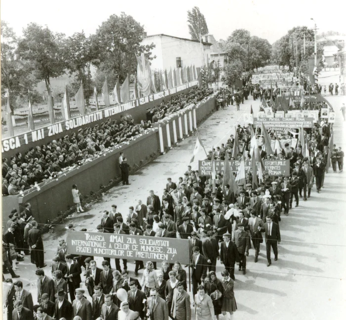 1 mai ziua muncii comunism Pitesti 1 mai 1968 Fototeca online a comunismului românesc