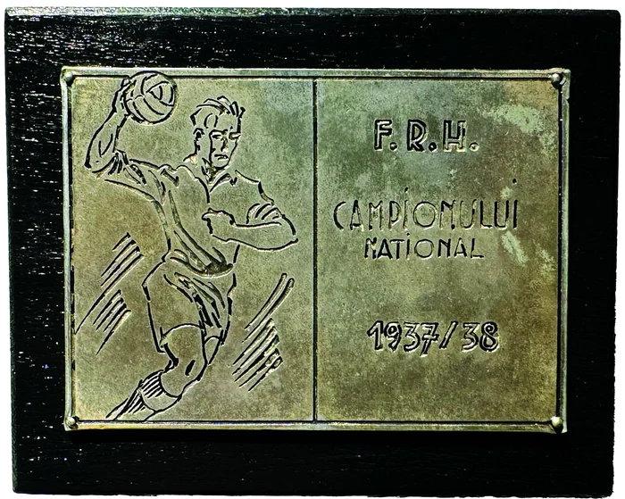 Plachetă de campion la handbal pentru sezonul 1937-1938