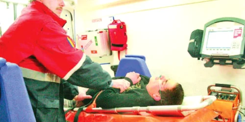 Ambulanţa l-a transportat pe tânărul de 16 ani la Spitalul de Pediatrie din Piteşti