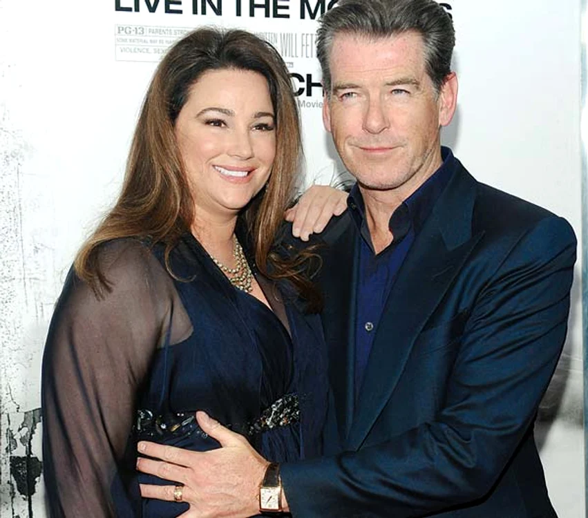 
    Pierce Brosnan  este foarte  grijuliu cu soțiaFotografii: Guliver/SplashNews  