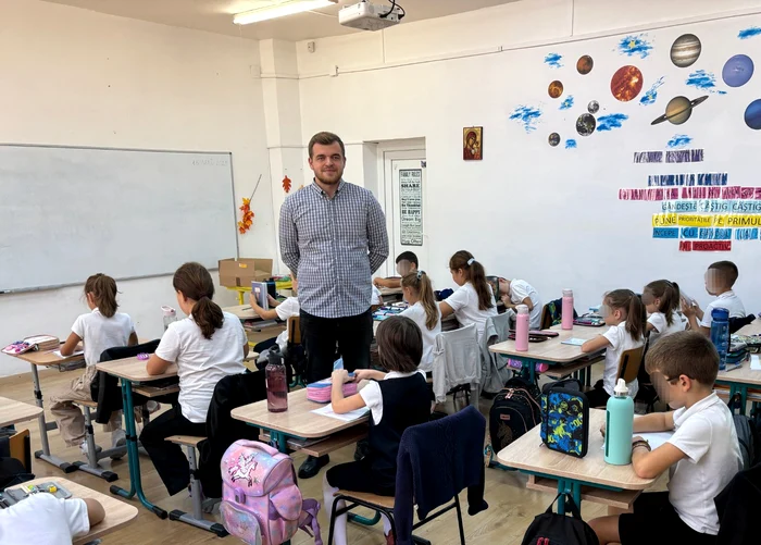 Alin Nicolescu, profesor de religie Foto: Organizația "Școala Încrederii"