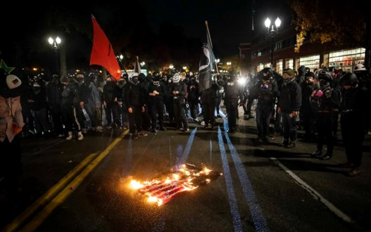 Manifestaţie post-electorală la Portland FOTO EPA-EFE