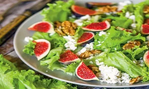 salata verde cu smochiine si branza jpg