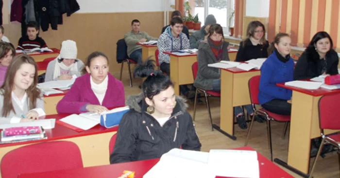 Mulţi elevi îşi ascund frustrările specfice vârstei. Copiilor le este frică să ceară sfatul specialiştilor din şcoli