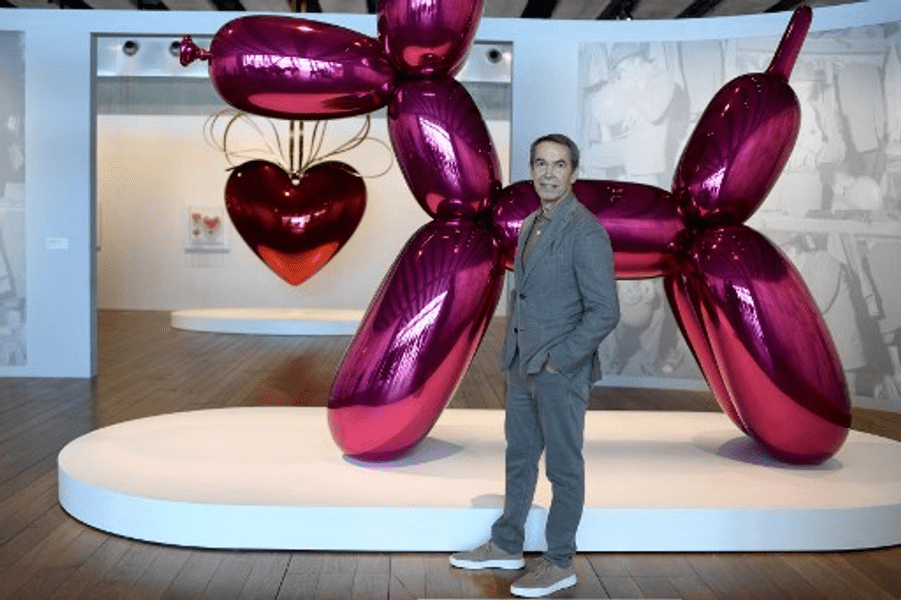 O sculptură realizată de celebrul artist Jeff Koons, spartă accidental în timpul unui vernisaj la Miami