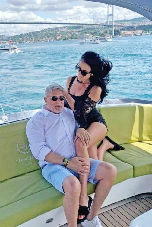 Ilie şi Ioana s-au pozat în costume turceşti