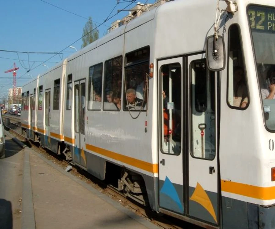 
    Tramvaiul 32 face legătura între Şoseaua Alexandriei şi Piaţa Unirii din Bucureşti. (Foto: RATB)  