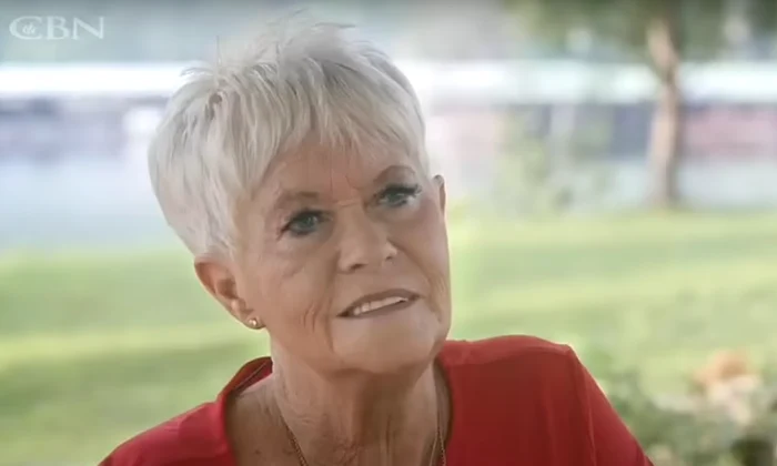 Charlotte Holmes, captură Youtube png