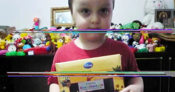 Alex e interesat de cărţile cu poveşti