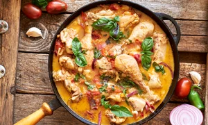 Tocanita picanta de pui  Sursa foto shutterstock 2019552515 jpg