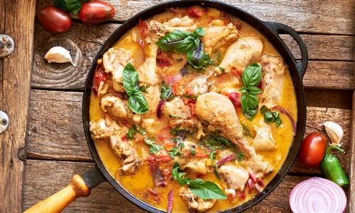 Tocanita picanta de pui  Sursa foto shutterstock 2019552515 jpg