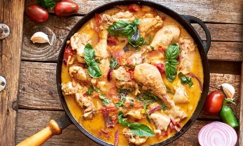 Tocanita picanta de pui  Sursa foto shutterstock 2019552515 jpg