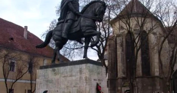 Ceremonia va avea loc la statuia lui Mihai Viteazul