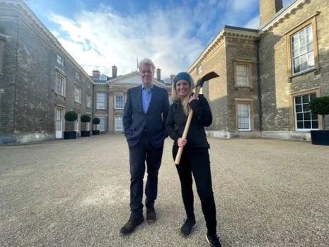 Charles Spencer și Dr Cat Jarman 