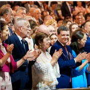 Nicusor dan si  mirabela, la opera  Austria FOTO administratia  prezidentiala png